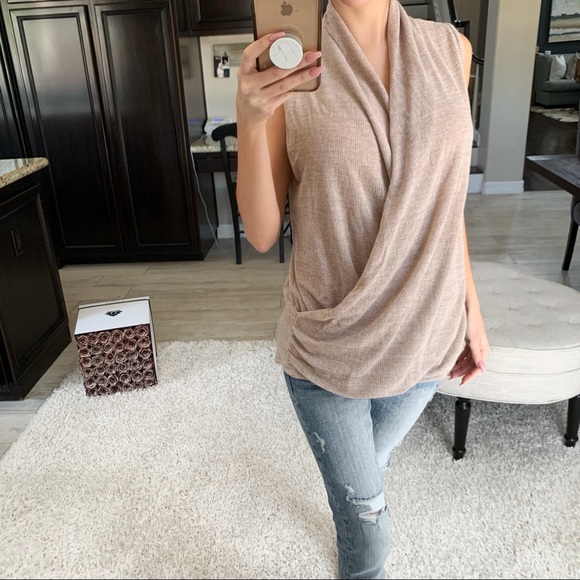 mysisterskloset Tops - LAST▫️BLOOM in Neutral